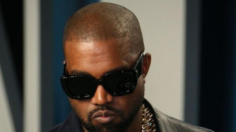 Kanye West legújabb vállalkozása is csúfos véget ért, ám ennek ellenére a rapper vagyona továbbra is meghaladja a százmillió dollárt. A Világgazdaság beszámolója szerint West nemcsak a divat világában hagyott mély nyomot, hanem pénzügyi helyzete is figyel