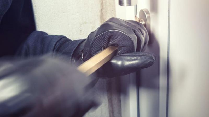 Mi történt? Megdöbbentő betörés történt a Velencei-tó partján.