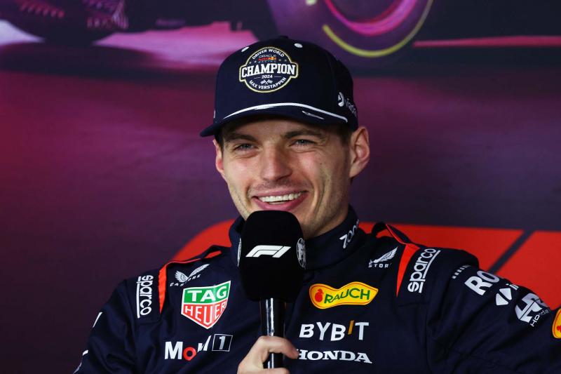 Interjú a bajnokkal: Verstappen a kihívásokról, a csapatváltásról és a 2025-ös tervekről - F1VILÁG.HU

Max Verstappen, a Forma-1 világbajnoka, újabb izgalmas interjút adott, amelyben megosztotta gondolatait a sportágban tapasztalt nehézségekről, a jövőbel