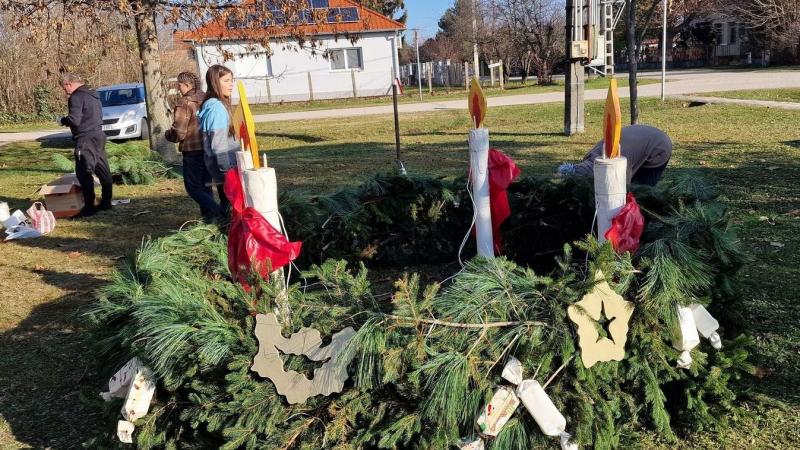 DUOL - Adventi készülődés Baracson: Galéria és Videóval

Fedezd fel Baracs csodás adventi készülődését! A városban zajló ünnepi események megelevenítik a karácsony varázsát, és egyedi élményeket kínálnak minden látogatónak. A galériánkban számos lenyűgöző