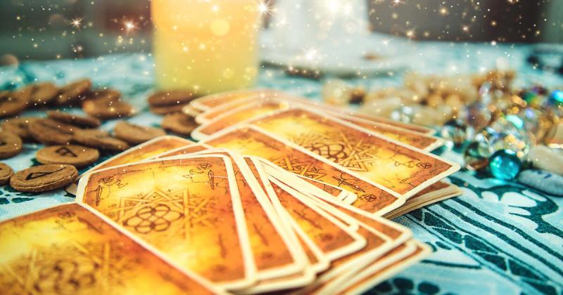 Tarot jóslás 2025-re a Vízöntő jegy szülötteinek: új távlatok és lehetőségek

A 2025-ös év különleges időszakot ígér a Vízöntők számára, tele izgalmas fejlődési lehetőségekkel és fellendülésekkel. A tarot kártyák azt mutatják, hogy a jövő évben a kreativi