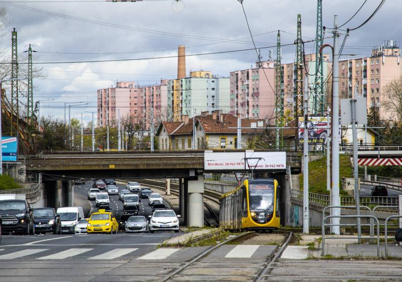 Egy perccel hosszabb időt töltünk a budapesti forgalmi dugókban, mint az előző évben.