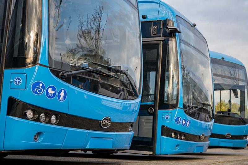 Íme Budapest új, innovatív elektromos csuklós buszai!