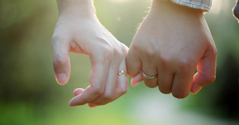 Itt van a magyarázat arra, hogy miért viselsz gyűrűt ezen az ujjadon.