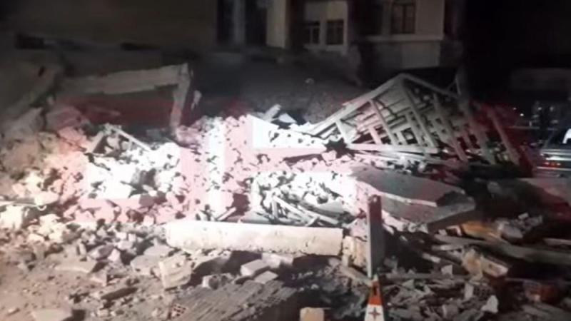 Erős földrengés rázta meg Törökországot, ami számos épület összeomlásához vezetett. A tragikus eseményről készült felvételek tanúskodnak a hatalmas pusztításról. (VIDEÓ)