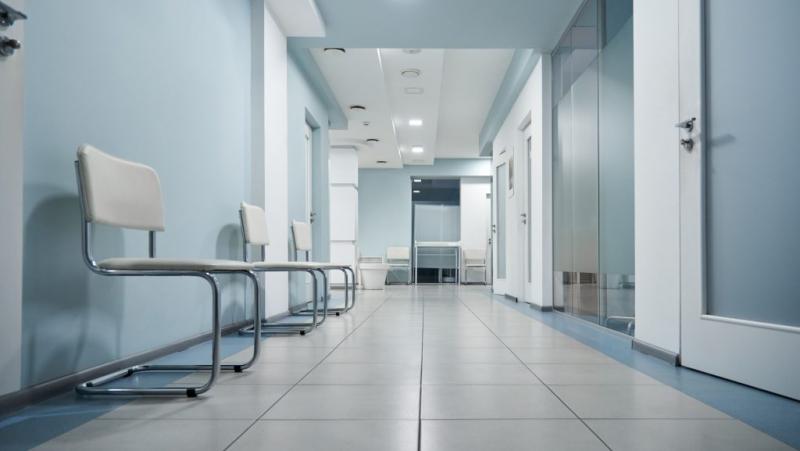 A bodzavásári kórház orvosigazgatóját tragikus körülmények között holtan fedezték fel az ügyeleti szobában.