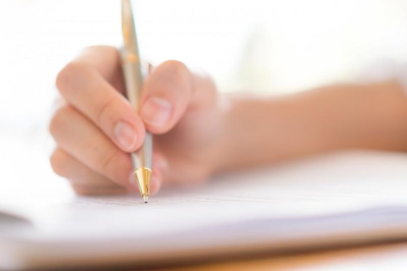 A közvéleménykutatások szerint a választók körülbelül fele támogatja az államfő felfüggesztését, míg több mint egyharmaduk az AUR pártra adná voksát. | Székelyhon