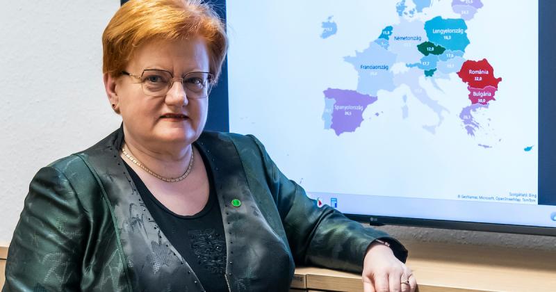 Cím: Hamis figyelmeztetés: A gyermekszegénység nem emelkedett

A legfrissebb elemzések szerint a gyermekszegénység szintje nem mutatott növekedést, ellenkezőleg, a helyzet stabilizálódott. A statisztikák alapján a korábbi aggodalmak nem igazolódtak be, és